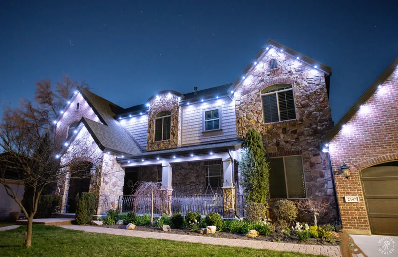 Permanent Roofline Lighting installed by Luma Edge Outdoor Lighting